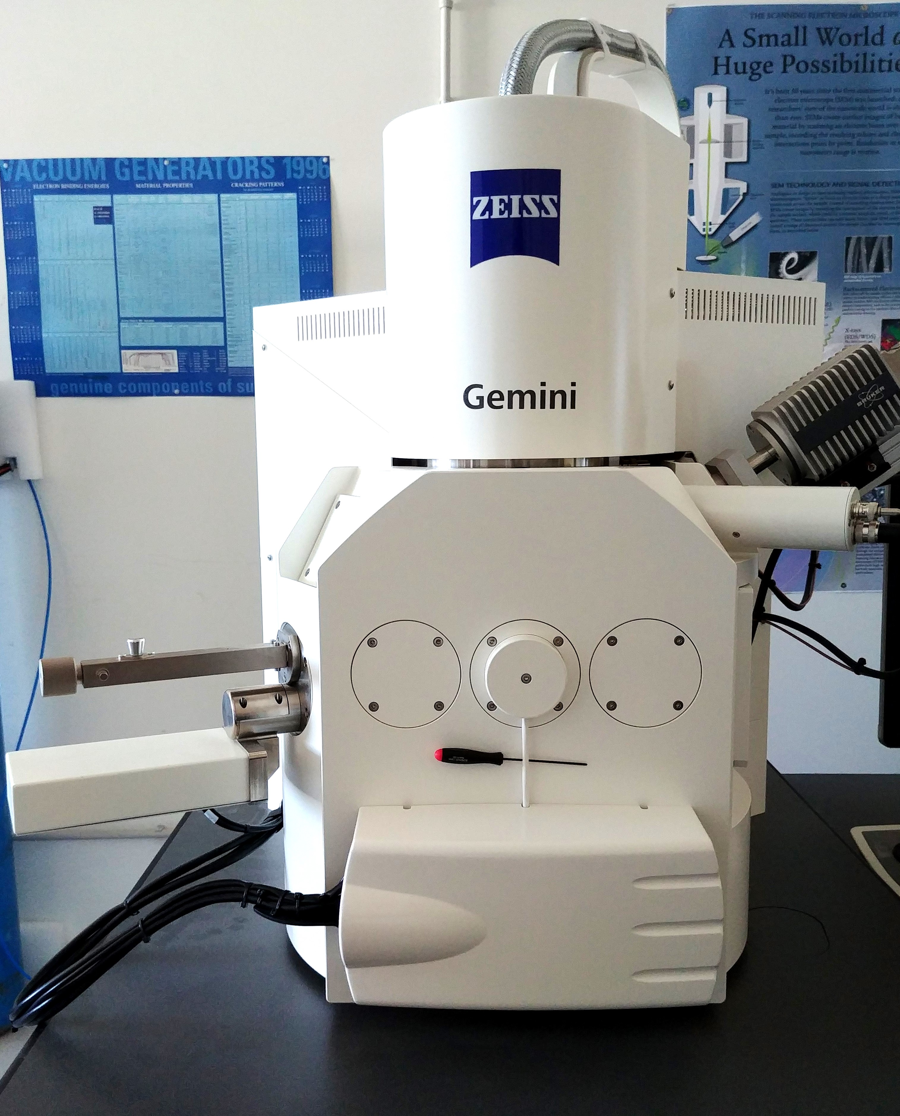 Microscopio elettronico ZEISS SIGMA 300 FESEM